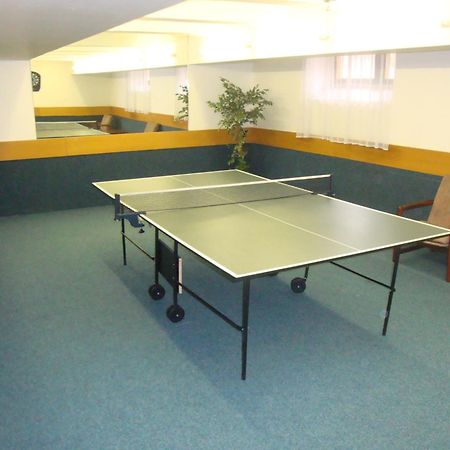 Tuchlovice Hotel Astra מראה חיצוני תמונה