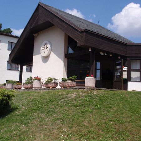 Tuchlovice Hotel Astra מראה חיצוני תמונה