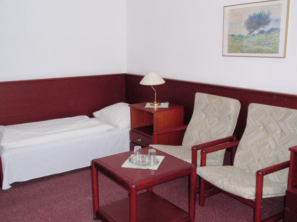 Tuchlovice Hotel Astra חדר תמונה