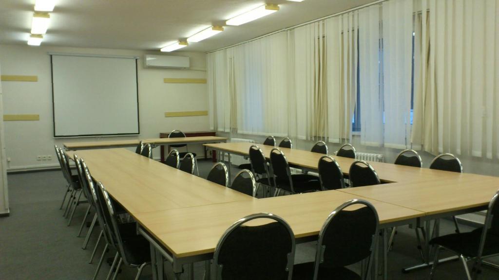 Tuchlovice Hotel Astra מראה חיצוני תמונה
